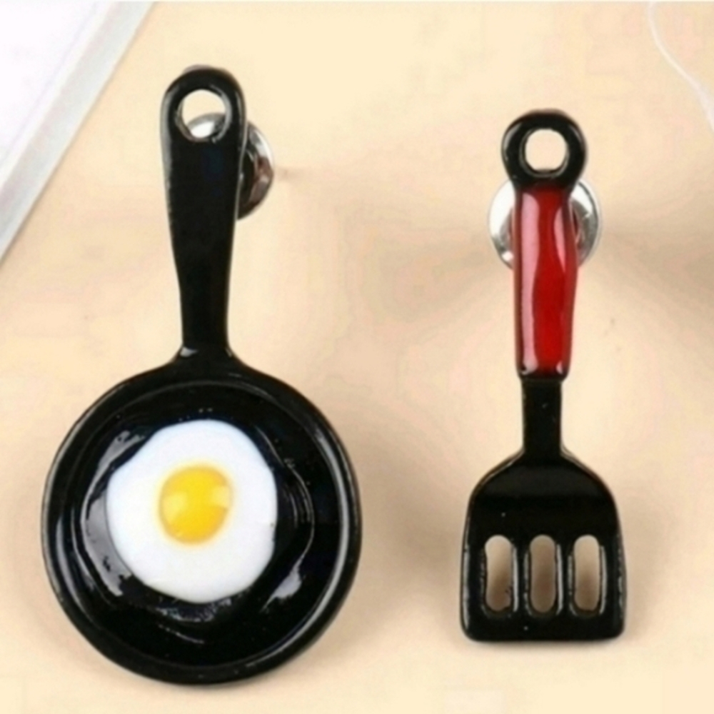 MODCLOTH OVER EASY EGG & SPATULA EARRINGS 1